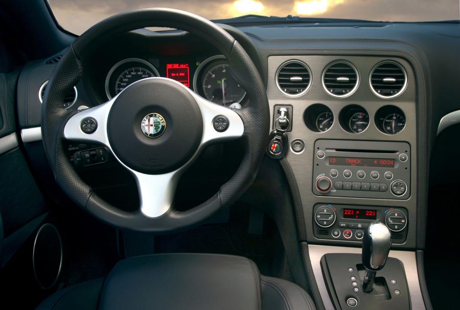 Панель приборов Alfa Romeo Brera (939D) 2008 года  (фото 36 из 47)